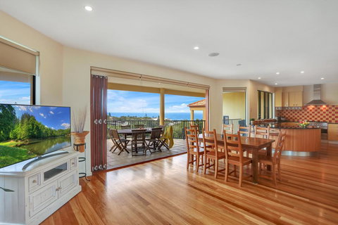 Captain's Retreat - ACT Tourism 0