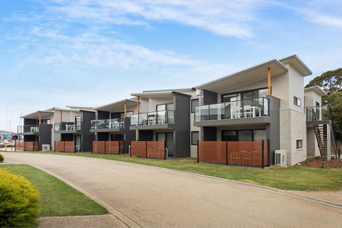 Captains Cove Resort - ACT Tourism 1