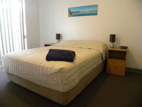 Carnarvon Central Apartments - ACT Tourism 0