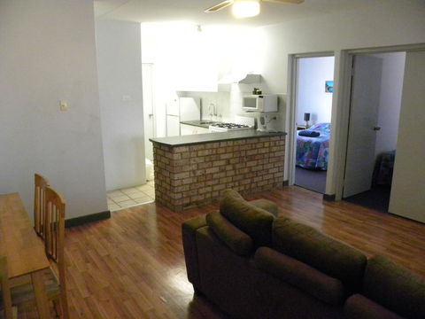 Carnarvon Central Apartments - ACT Tourism 2