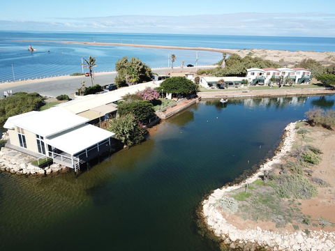 Carnarvon Retreat - ACT Tourism 1
