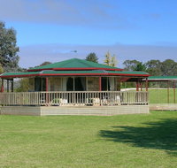 Carolynnes Cottages - ACT Tourism