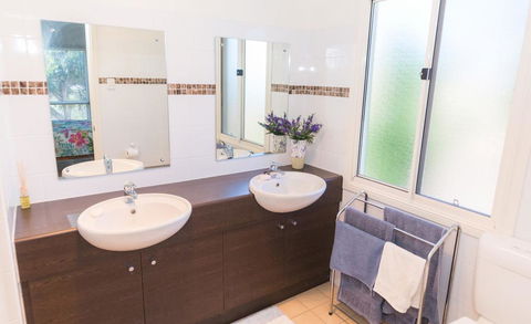 Carri-away - 15 Solitude Drive - ACT Tourism 1