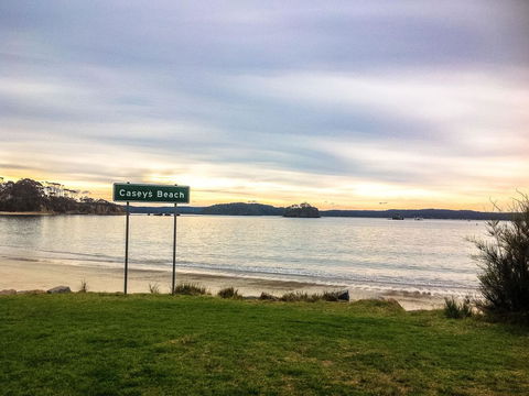 Caseys Beach Holiday Park - ACT Tourism 0