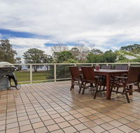 Castaways' 36 Cromarty Road - Beachfront house - ACT Tourism