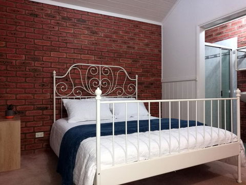 Castle Stay At Lakes Entrance - ACT Tourism 3