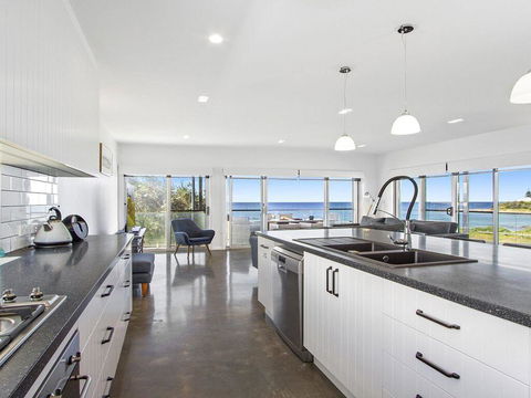 Catalina - Brand New House - ACT Tourism 3
