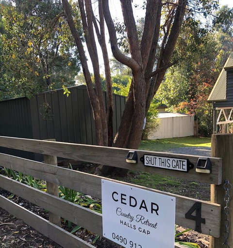 Cedar Country Retreat - ACT Tourism 3
