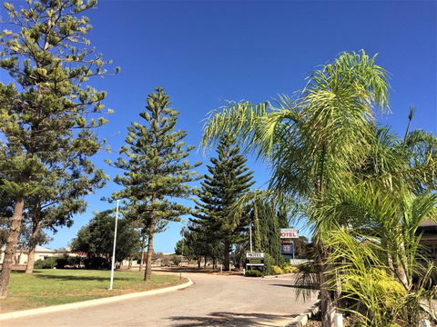 Ceduna Motor Inn - ACT Tourism 1