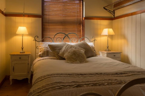 Celestial Dew Guest House, Day Spa, Retreat - ACT Tourism 1