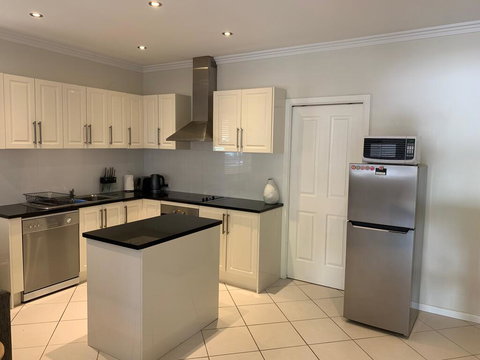 Central Armidale 2-Bedroom Apartment - ACT Tourism 1