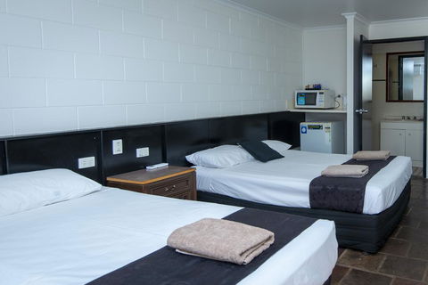 Central Motel - ACT Tourism 1