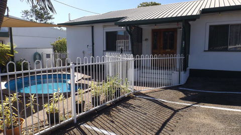 Central Point Motel - ACT Tourism 1