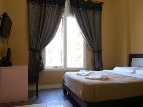 Central Private Hotel - ACT Tourism 1
