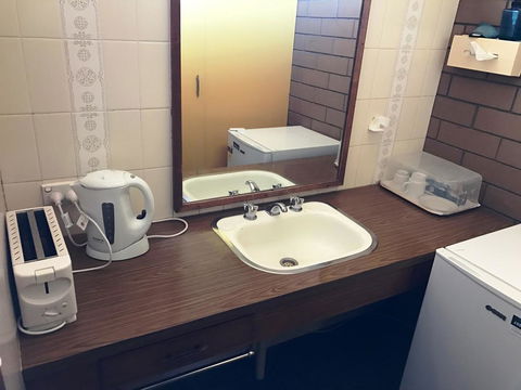 Century Motor Inn - ACT Tourism 2