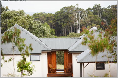 Chandeliers On Abbey - ACT Tourism 0