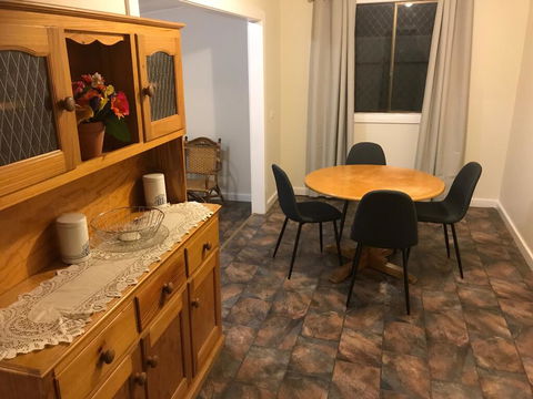 Charles Rasp Motor Inn & Cottages - ACT Tourism 2
