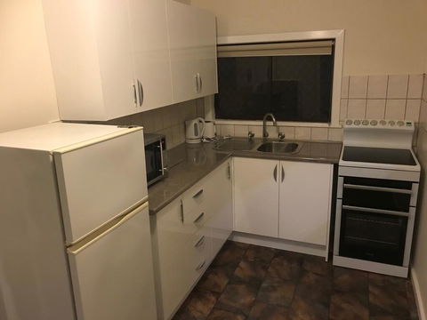 Charles Rasp Motor Inn & Cottages - ACT Tourism 1