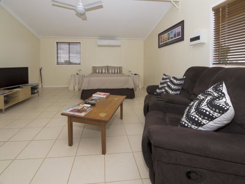 Charleville Bush Cottage - ACT Tourism 2