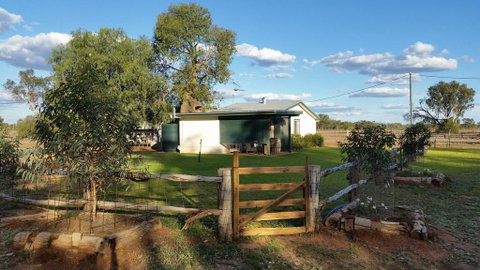 Charleville Bush Cottage - ACT Tourism 0