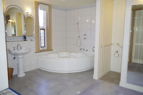 Charlottes Cottage - ACT Tourism 1