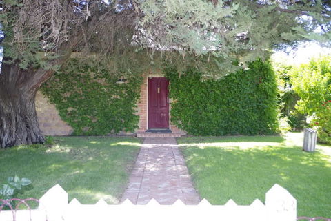 Charlottes Cottage - ACT Tourism 0