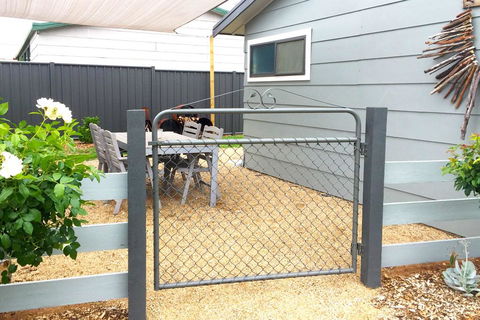 Charlottes Honor - River & Golf Cottage - ACT Tourism 1