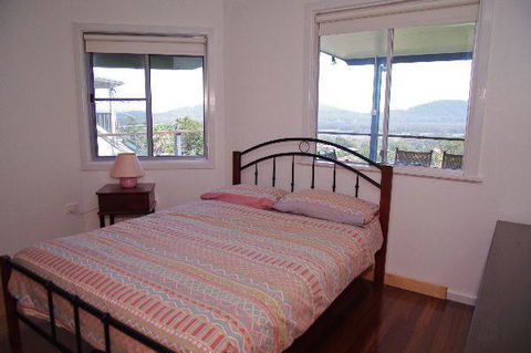 Charm Cottage, 58 Skyline Crescent - ACT Tourism 1