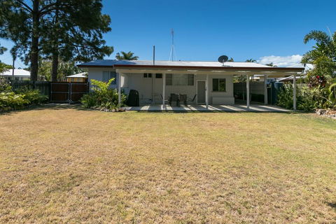 Charming Beach House - ACT Tourism 3