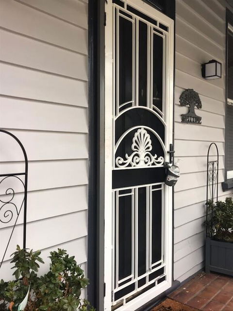 Charming Miners Cottage In The Hip City Of Geelong - ACT Tourism 1