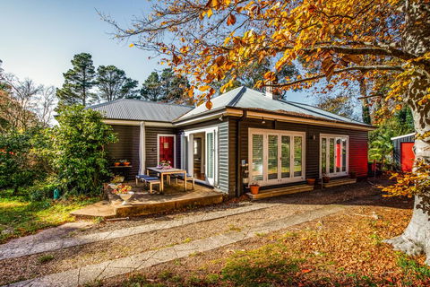 Charming Mountain Cottage - ACT Tourism 1