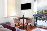 Charming Studio With Balcony in Inner-City Glebe