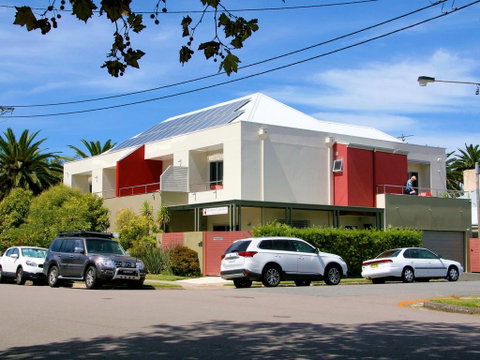 Chaucer Palms Boutique B&B - ACT Tourism 0