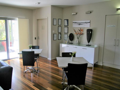 Chaucer Palms Boutique B&B - ACT Tourism 3