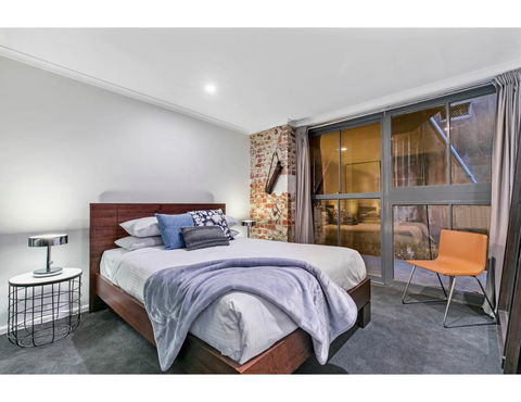 Chic Warehouse Apartment In Hipster, Foodie Hub - ACT Tourism 1