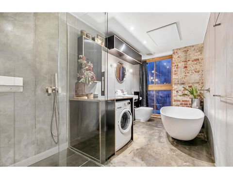 Chic Warehouse Apartment In Hipster, Foodie Hub - ACT Tourism 3
