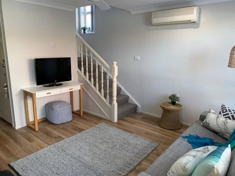 Chilli Reef At Fingal Bay - ACT Tourism 2