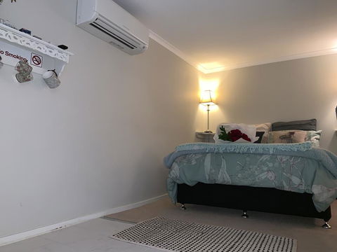 Churchill's B&B Twin Spa Getaway - ACT Tourism 0