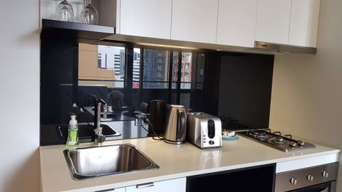 City Apartment With River View - ACT Tourism 1
