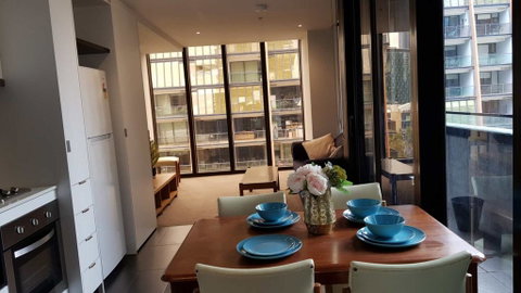City Apartment With River View - ACT Tourism 0
