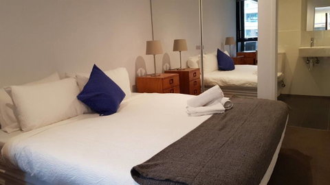 City Apartment With River View - ACT Tourism 2