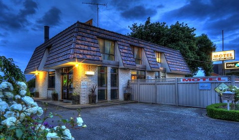 City Gardens Motel - ACT Tourism 0