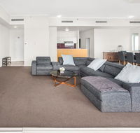 City-Centre Apartment With River Views and Balcony - ACT Tourism