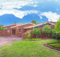 Classic Double Brick Garden House - ACT Tourism