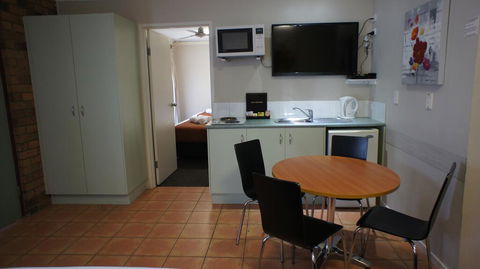 Cleveland Motor Inn - ACT Tourism 1