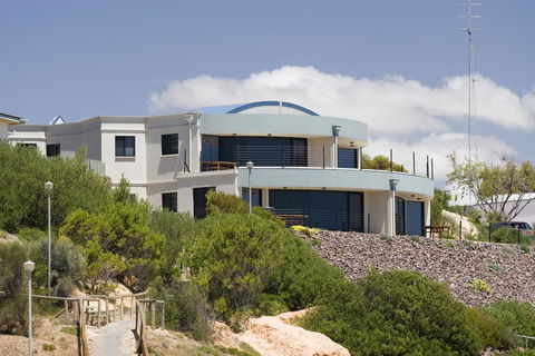 Cliff House Beachfront Villas - ACT Tourism 2