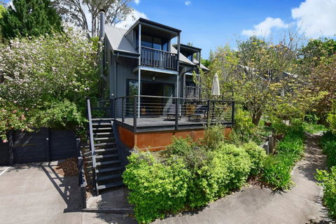 Cloudsong Chalet 1 - Close To The Village Centre! - ACT Tourism 0