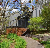 Cloudsong Chalet 2 - Close to the village centre - ACT Tourism