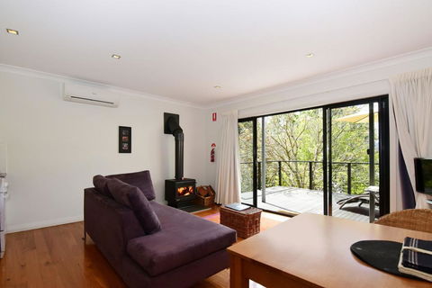 Cloudsong Chalet 2 - Close To The Village Centre! - ACT Tourism 3