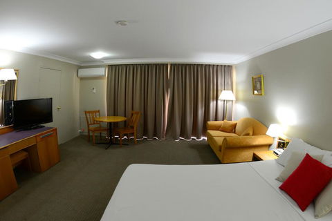 Club Inn Motel - ACT Tourism 3